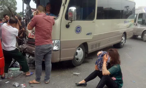 Quảng Ninh: Giải cứu người phụ nữ mắc kẹt sau vụ tai nạn xe khách